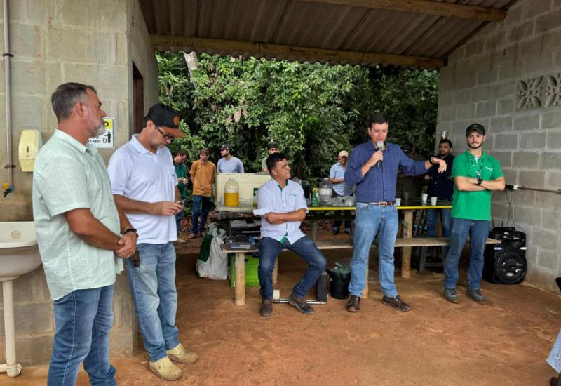 Dia de campo leva orientação técnica sobre pimenta-do-reino a produtores em São Mateus