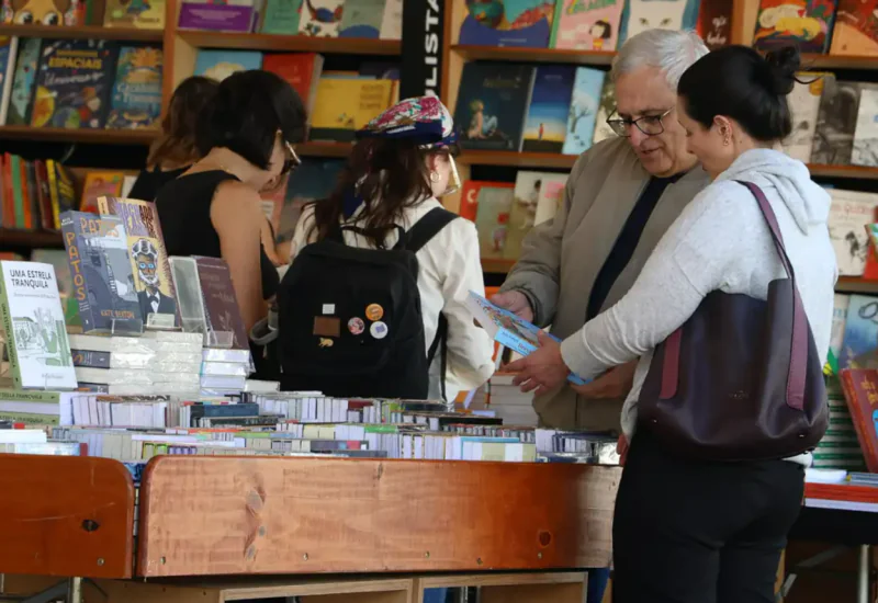 Consumo de livros no Brasil cresce e atinge 18% da população adulta em 2025