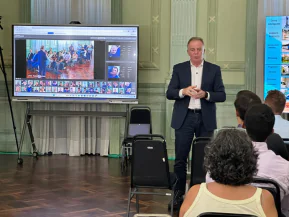 Escolas estaduais recebem tecnologia para ampliar aprendizado e segurança