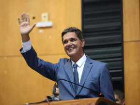 Ricardo Ferraço é empossado como novo governador e defende equilíbrio entre Poderes e parceria com prefeituras