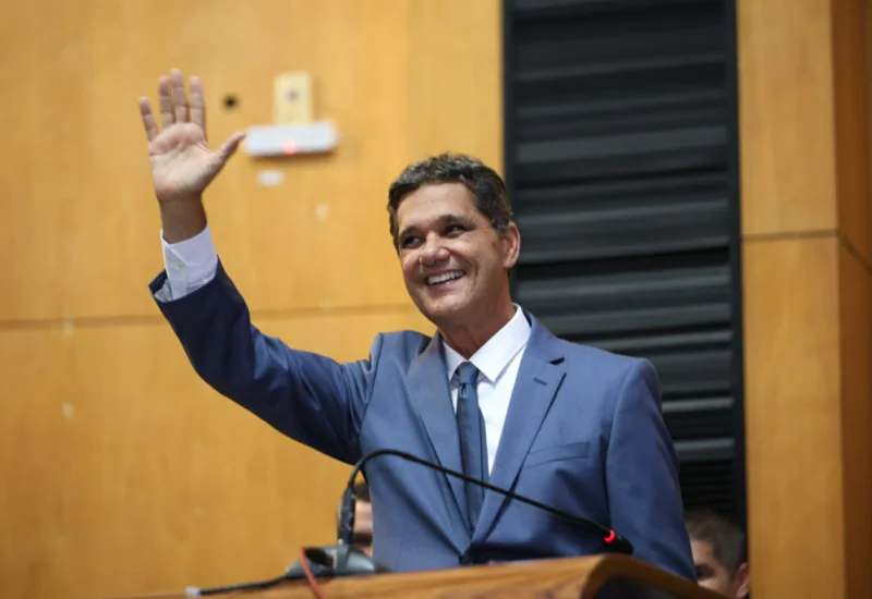 Ricardo Ferraço é empossado como novo governador e defende equilíbrio entre Poderes e parceria com prefeituras