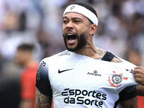 Depay deve desfalcar o Corinthians por cerca de um mês