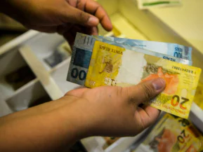 Governo propõe salário mínimo de R$ 1.717 para 2027