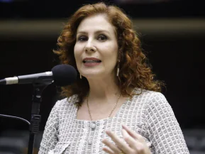 Justiça italiana autoriza extradição de Carla Zambelli em novo processo