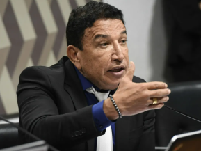 Técnica de enfermagem registra BO contra senador Magno Malta por agressão