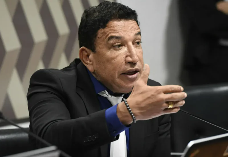 Técnica de enfermagem registra BO contra senador Magno Malta por agressão