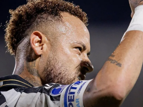 Neymar se desculpa publicamente após tapa em Robinho Jr.: “Me excedi”