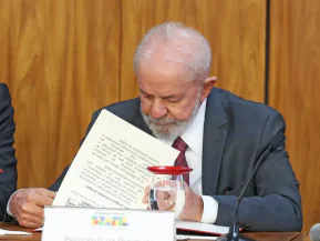 Lula veta lei que reconhece estágio como experiência profissional