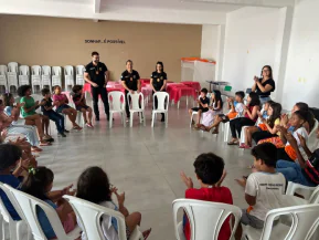 Alunos conhecem rotina da carreira policial em ação da Polícia Civil em Barra de São Francisco