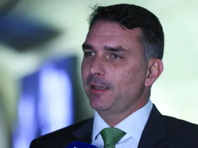 Deputados pedem investigação sobre relação entre Vorcaro e Flávio