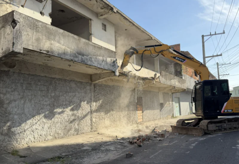 Demolição do Cadeião marca início de projeto urbano em São Mateus