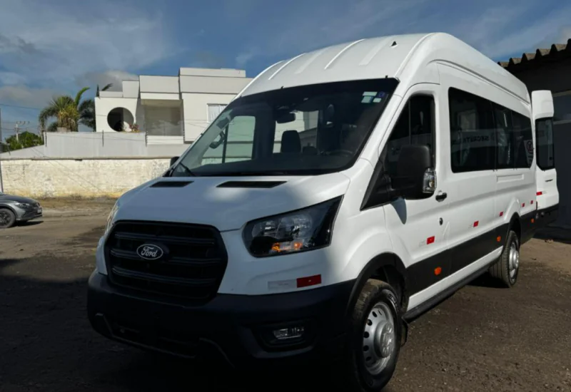 Pedro Canário recebe nova van para transporte de pacientes