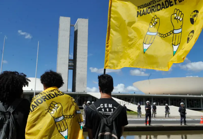 CCJ retoma nesta terça debate sobre redução da maioridade penal