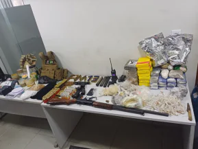 Polícia Militar realiza grande apreensão de armas, munições e drogas na zona rural de São Mateus