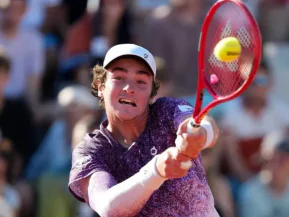 João Fonseca protagoniza virada da carreira e desafia Djokovic em Roland Garros