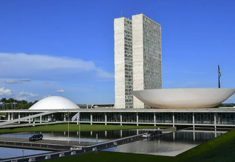 PoderData: 48% reprovam Câmara; 46%, o STF; e 44%, o Senado