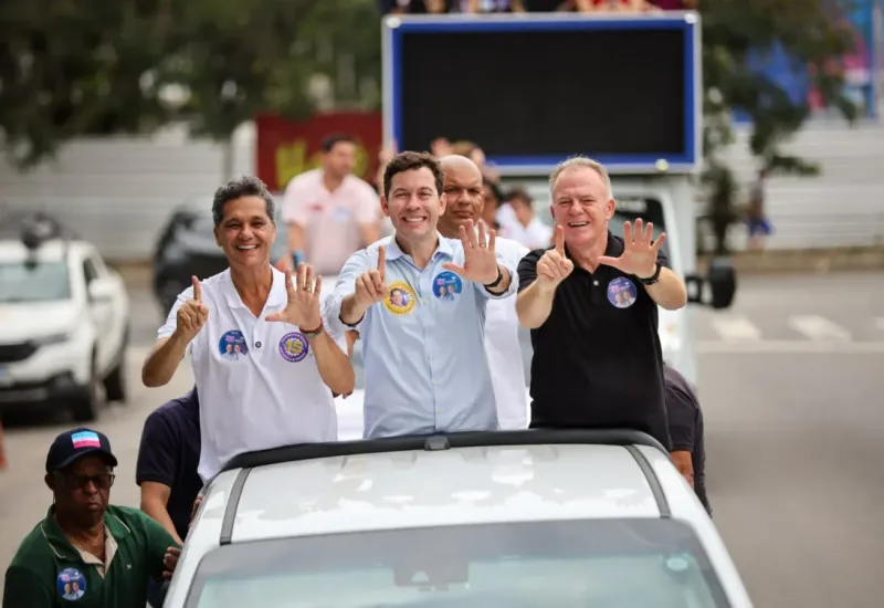 Casagrande faz caminhada de campanha ao Senado em Vila Velha