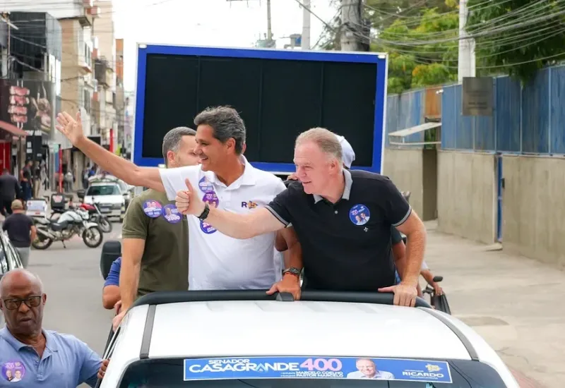 Casagrande percorre Viana em carreata ao lado de Ferraço, ressalta investimentos e projeta mais recursos para o Espírito Santo
