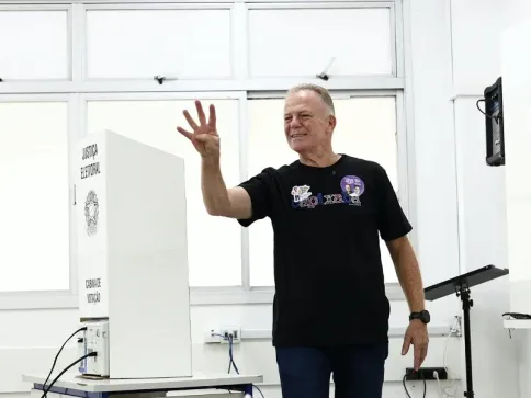 Casagrande vota em Vitória e agradece apoio dos capixabas nas eleições