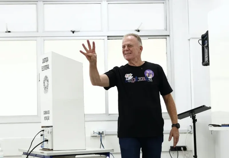 Casagrande vota em Vitória e agradece apoio dos capixabas nas eleições