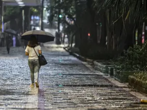 Alerta meteorológico: ciclone e frente fria avançam pelo país e acendem sinal de alerta no litoral capixaba