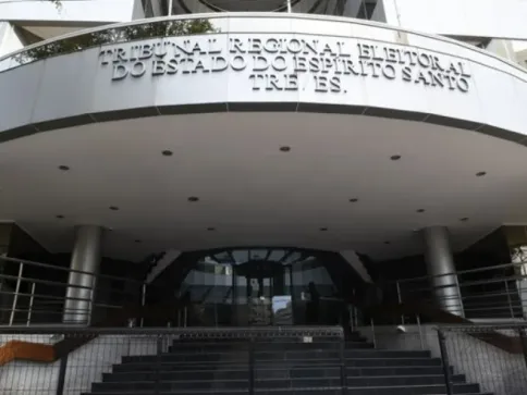 Coligação aciona TRE-ES por participação de comissionados de Vitória em campanha de Pazolini