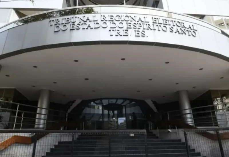 Coligação aciona TRE-ES por participação de comissionados de Vitória em campanha de Pazolini