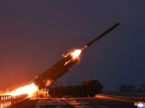 Coreia do Norte lança 10 mísseis balísticos em direção ao mar