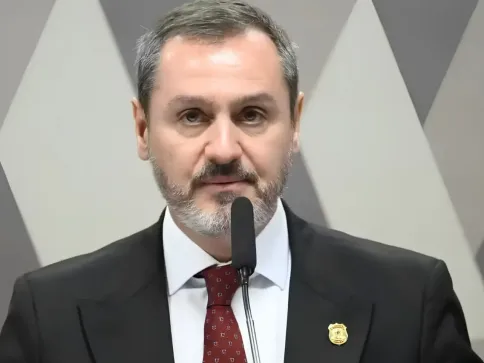 Diretores da PF colocam cargos à disposição em apoio a chefe da PF afastado por Mendonça