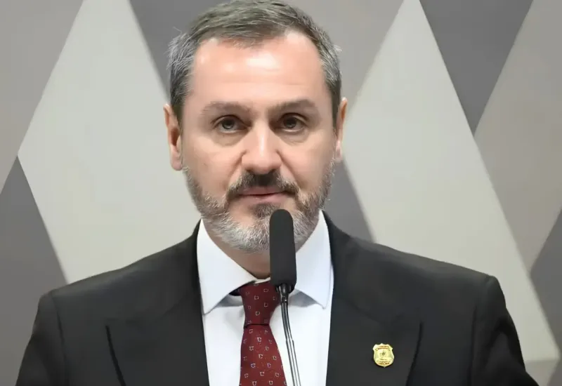 Diretores da PF colocam cargos à disposição em apoio a chefe da PF afastado por Mendonça