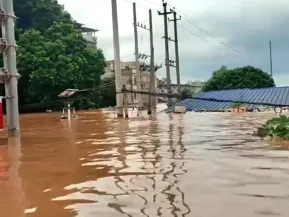 Enchentes na China: tufão Narra deixa casas submersas e 54 mil desalojados