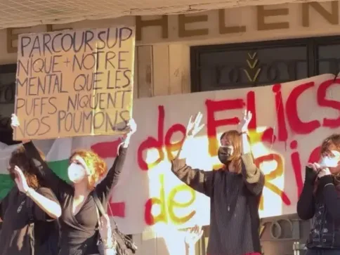 Escolas em Paris são bloqueadas em ato contra cortes de verba