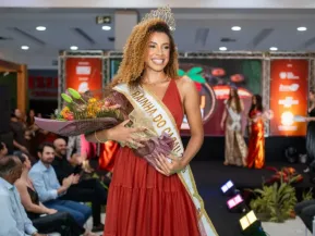 Ester Rocha faz história ao conquistar título de Rainha do Cacau em Linhares
