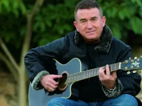 Fazenda de Amado Batista impressiona pelo tamanho e tem quatro pistas de pouso