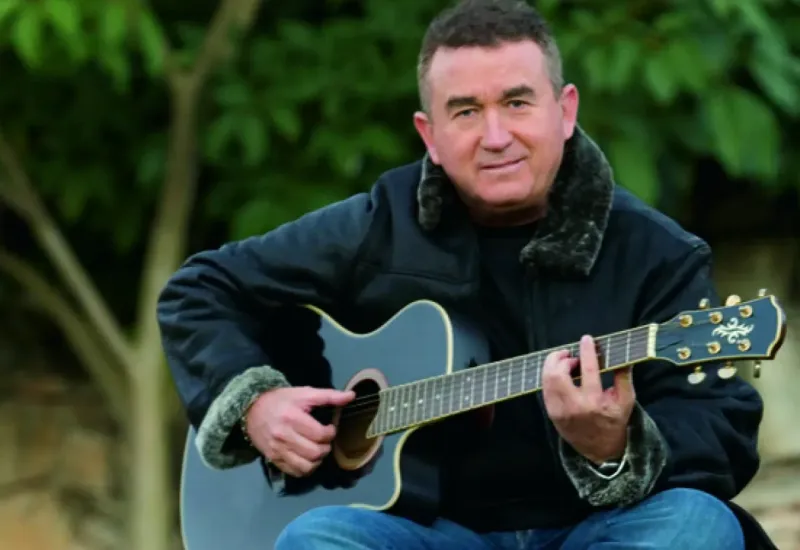 Fazenda de Amado Batista impressiona pelo tamanho e tem quatro pistas de pouso