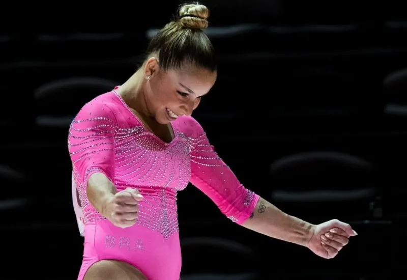 Flávia Saraiva é ouro nas assimétricas da Copa do Mundo de ginástica