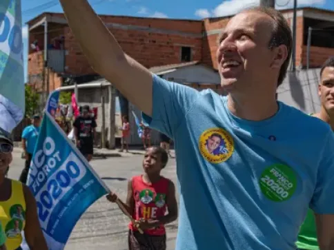 Franco Fiorot intensifica campanha com caminhadas e reuniões em Linhares e região