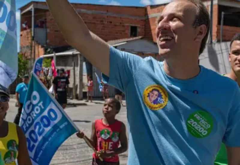 Franco Fiorot intensifica campanha com caminhadas e reuniões em Linhares e região