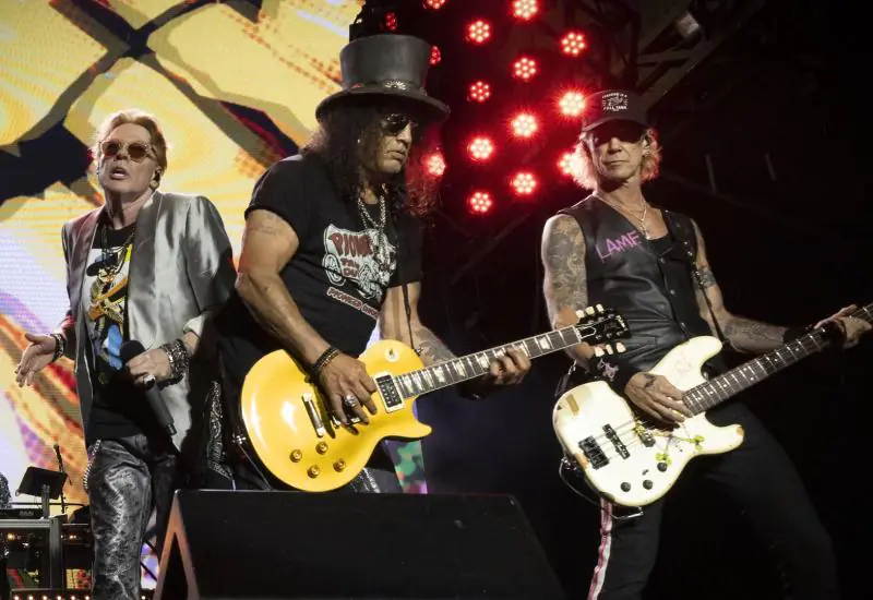 Guns N’ Roses incendeia Estádio Kleber Andrade em noite histórica para o rock no Espírito Santo