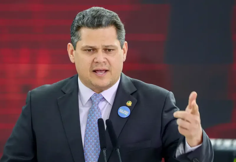 Alcolumbre decide não interferir em votação da CPMI do INSS