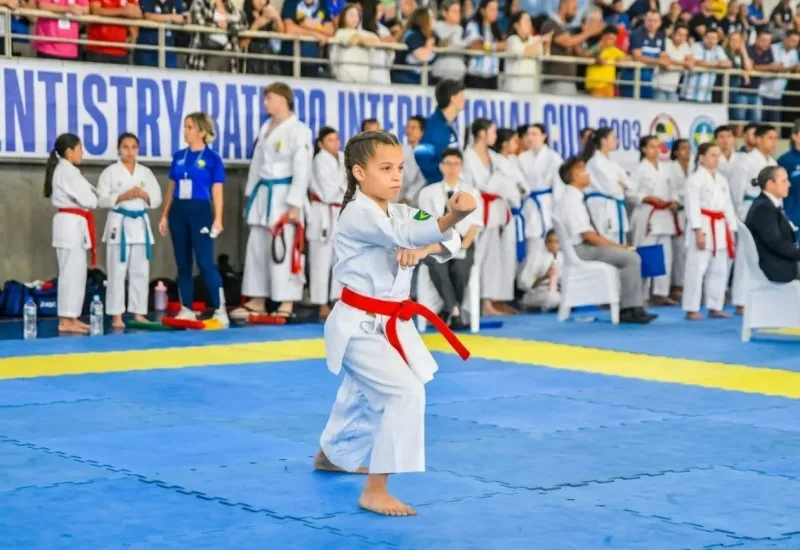 Karateca de Linhares de 11 anos disputa campeonato nacional em Minas Gerais 