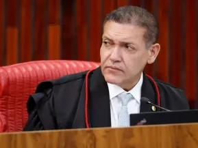Kassio barra decisão de corregedor e suspende Exército de Lula até registro