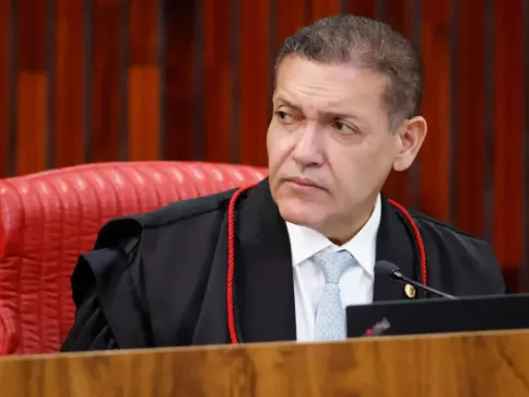 Kassio barra decisão de corregedor e suspende Exército de Lula até registro