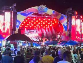 Guriri abre o Carnaval 2026 com multidão, energia positiva e show com a banda Lambasia
