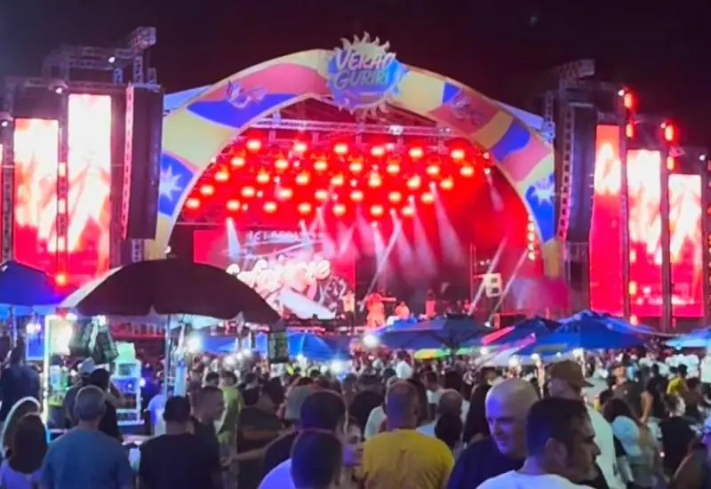 Guriri abre o Carnaval 2026 com multidão, energia positiva e show com a banda Lambasia