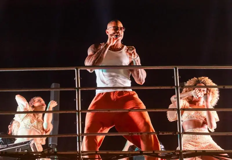 Com 160 mil pessoas show de Léo Santana mostrou eficiência da estrutura do verão 2026 em Guriri