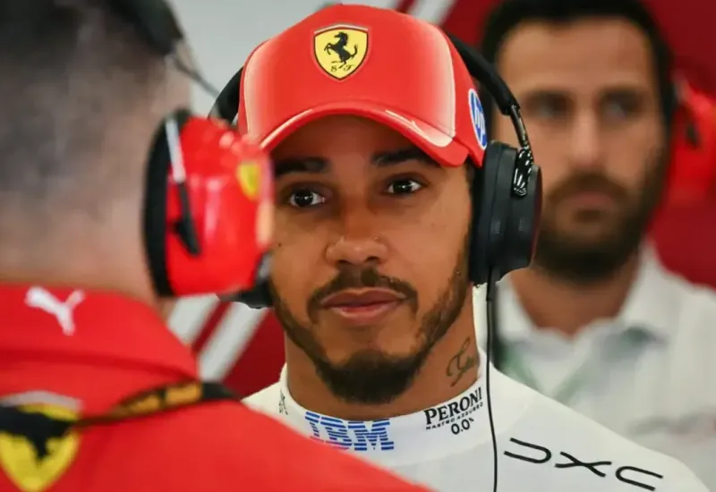 Lewis Hamilton nega suposto pedido para substituições na Ferrari