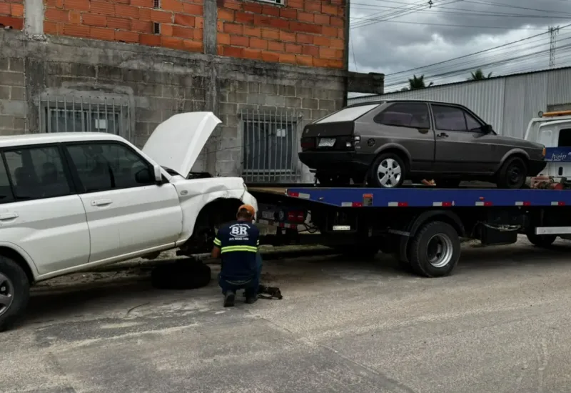 Linhares remove 16 veículos abandonados em operação nos bairros Planalto e Interlagos