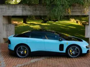 Ferrari apresenta seu primeiro veículo elétrico