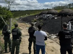 Mais de duas toneladas de carvão vegetal são apreendidas em Conceição da Barra